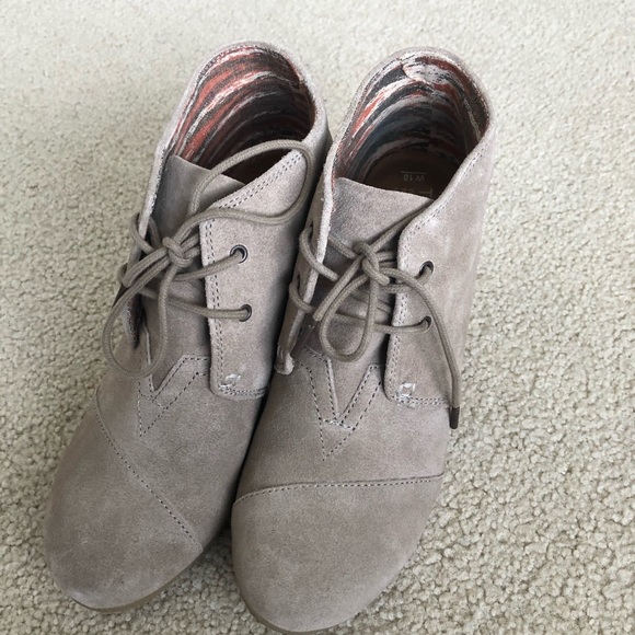 Toms Desert Kala Suede Taupe Lace up Booties - Picture 4 of 8